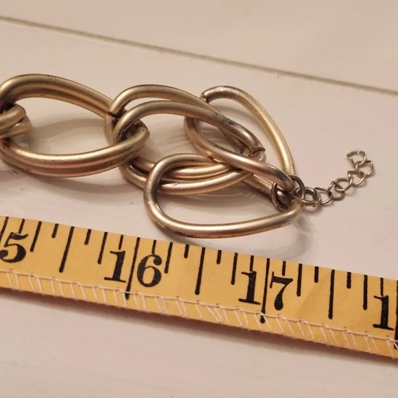 Elegant Goldtone Choker Chain Necklace - Picture 4 of 4